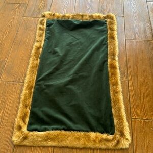 Green velvet pillowcase cover with fur